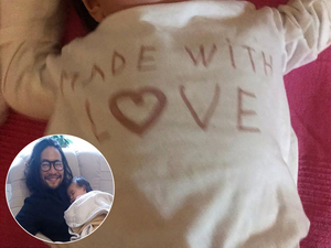 リュ・スンボム、生後5カ月の娘に着せたプレゼント 「愛で作った」