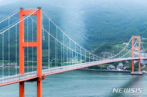 主塔の上から鷺梁海峡を一望…南海大橋が観光コースに