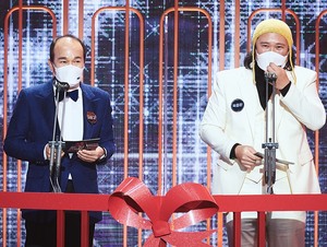 【フォト】ユ・ジェソク＆チョ・インソン出席「2020 MBC芸能大賞」