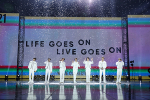 【フォト】BTSらBigHitのアーティストたちが「2021 NEW YEAR’S EVE LIVE」開催