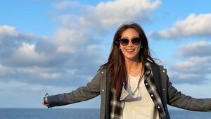 「スマイルクイーン」キム・ハヌル、済州の海を背景に100万ドルのほほ笑み