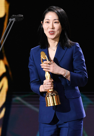 【フォト】ユ・アイン×ハン・ヒョジュら「2021青龍映画祭」授賞式に華を添えたスターたち