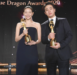【フォト】ユ・アイン×ハン・ヒョジュら「2021青龍映画祭」授賞式に華を添えたスターたち