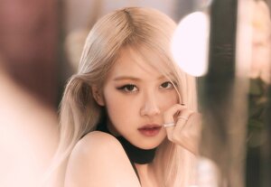 BLACKPINKロゼのシングル 女性ソロ歌手最多の予約50万枚