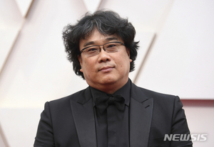 ポン・ジュノ監督、湖巌賞の賞金3億ウォンを独立映画のために全額寄付