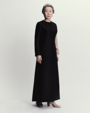 ユン・ヨジョン、英国アカデミー賞授賞式で着ていたドレスは?