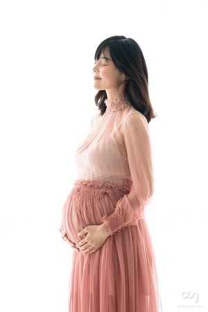 ハン・ジヘ、妊娠8カ月のグラビアオフショット公開