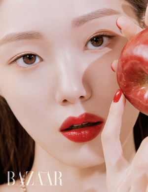 【フォト】イ・ソンギョンの輝く赤い唇…もぎたてのリンゴのようにさわやか
