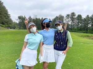 少女時代ヒョヨン、ユリ&スヨンとゴルフに夢中