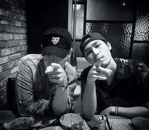 BIGBANGのT.O.P×Sik-Kが写真で近況報告 意外な親交