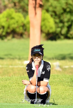 【フォト】「ゴルフの女神」アン・ソヒョン「ティーショット後の笑顔」