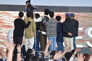 【フォト】ハン・ソヒ＆アン・ボヒョン、釜山国際映画祭を訪れた『マイネーム』主演陣