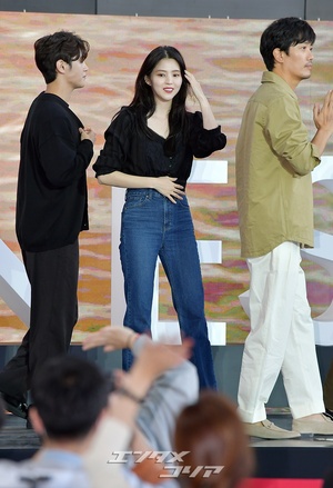 【フォト】ハン・ソヒ＆アン・ボヒョン、釜山国際映画祭を訪れた『マイネーム』主演陣