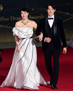 キム・ヘス、青龍映画賞28回目の司会…ユ・ヨンソクと息を合わせる