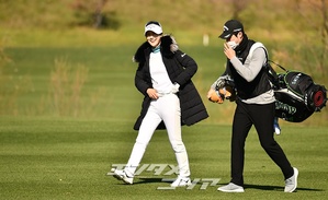 【フォト】韓国女子プロゴルフ「引退」キム・ハヌル「最後の試合もスマイル～」