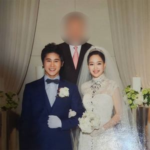 チョン・テウ、CAの妻と13年前の結婚式写真公開
