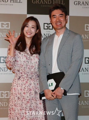 チョ・チュンヒョン&キム・ミンジョン夫妻、結婚5年でパパ&ママに…「妊娠4カ月目」