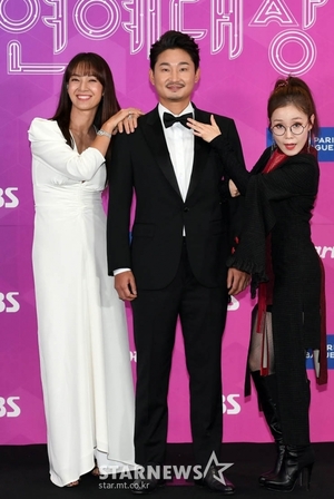 【フォト】イ・スンギ、イ・ジフン＆アヤネ夫妻など出席　「2021SBS芸能大賞」