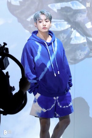 【フォト】「少年と大人の男が共存」BTSのJUNG KOOK、オフショットの中にも魅力的な姿
