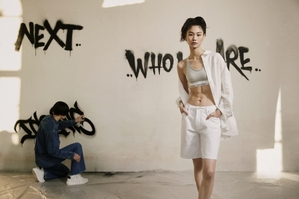 【フォト】『イカゲーム』出演チョン・ホヨン、Calvin Kleinのイメージ公開…ムダのない美ウエスト