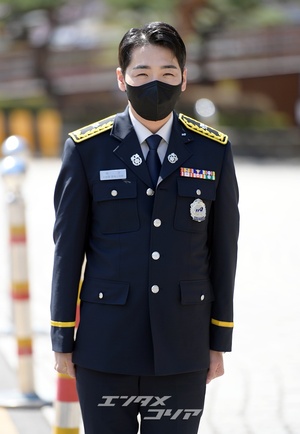 【フォト】パク・クン、特戦司の経歴が醸し出す制服の雰囲気