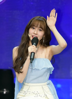 【フォト】「多国籍ガールズグループ」ILY：1、さわやかなデビューステージ