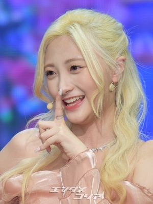 【フォト】「多国籍ガールズグループ」ILY：1、さわやかなデビューステージ