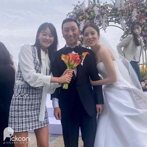 カン・スンヒョン、ソン・ダムビ&イ・ギュヒョクの結婚式でブーケをキャッチ 「結婚する友人でなくても」