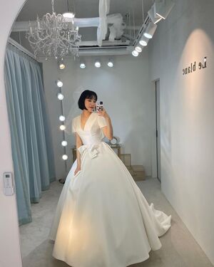 【フォト】イ・セヨン、日本人恋人との結婚間近？　ウエディングドレス姿を公開