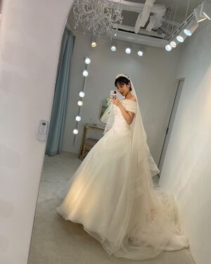 【フォト】イ・セヨン、日本人恋人との結婚間近？　ウエディングドレス姿を公開
