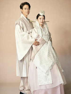 【フォト】14歳差の韓日夫婦イ・ジフン&アヤネ、ウエディング写真公開