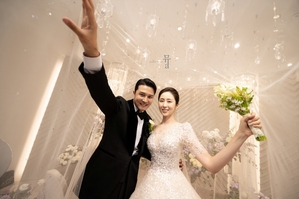 元5tionオ・ビョンジンが既婚者の仲間入り…美しい花嫁を公開