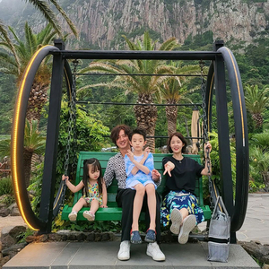 チョン・ジュノ&イ・ハジョン夫妻、済州に家族旅行…「自然と目がとろんとなるよ」