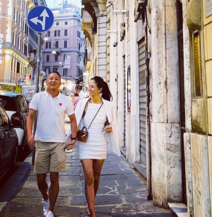 「休業中」キム・ミン、実業家の夫と過ごすローマの休日…そっくりな娘にも注目