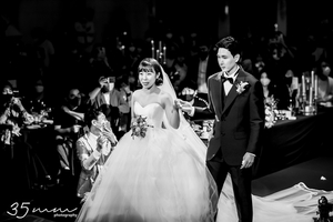 オ・ナミ&パク・ミン結婚…挙式時の写真公開…ラブラブの見つめ合い