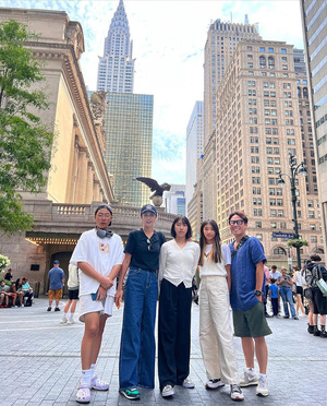 チョン・ミラ&ユン・ジョンシン夫妻、子ども3人も高身長…米国での家族写真公開