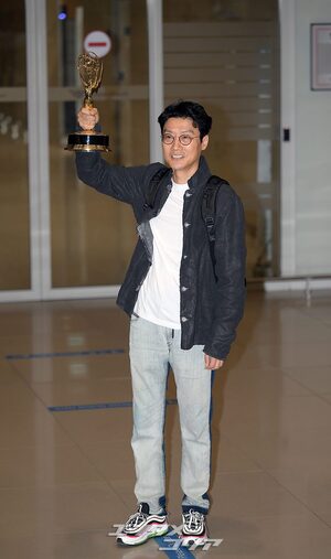 【フォト】『イカゲーム』パク・ヘス＆ファン・ドンヒョク監督＆チョン・ホヨン、エミー賞を終えて韓国に帰国