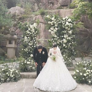 【フォト】キム・ユンジ、結婚1周年に合わせて挙式当時の写真を大放出