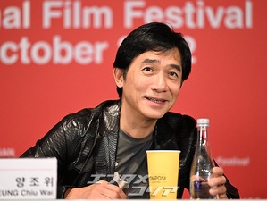 【フォト】「今年のアジア映画人賞」記者会見に臨むトニー・レオン