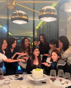 【フォト】「42歳のお姫様」オ・ユナ、イ・ミンジョンら女優仲間と誕生パーティー