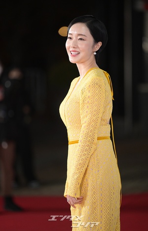 【フォト】イ・ジョンヒョン、黄色いドレスに視線集中