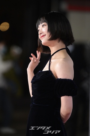 【フォト】イ・ユミ、青龍映画賞に現れたショートボブの女神