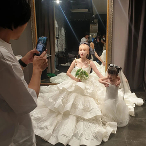 【フォト】ハハ＆ビョル夫妻の娘ハソンちゃん、大人のドレスを着たキュートな「ちびっこ花嫁」