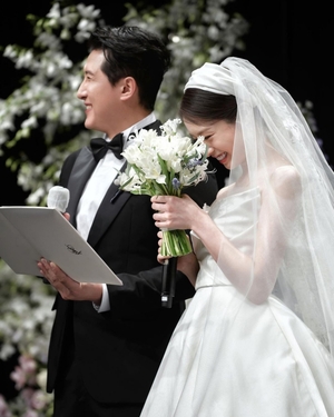 【フォト】T-ARAジヨン＆黄載均、美しい結婚式の写真公開