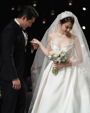 【フォト】T-ARAジヨン＆黄載均、美しい結婚式の写真公開