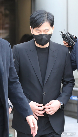 【フォト】B.Iの薬物捜査でもみ消し疑惑、ヤン・ヒョンソク前YG代表に一審無罪