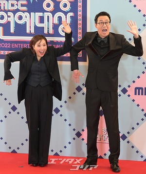 【フォト】ユ・ジェソク＆パク・ナレ出席！ 「2022 MBC芸能大賞」レッドカーペット・イベント
