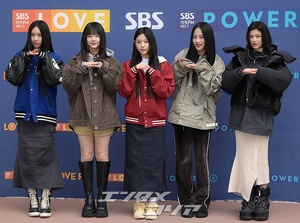 【フォト】NewJeans、カジュアルウエアを着た少女たちの魅力満点ビジュアル