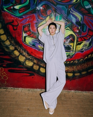 【フォト】自身のブランド服着たノ・ミヌ　渋谷でグラビア撮影