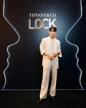 【フォト】チョン・ユミ＆ウィ・ハジュンら、「Tiffany Lock」ポップアップストアのオープン記念イベント出席